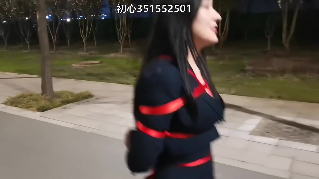 Chinese Girls Throw Trash Anywhere And Tie Up
